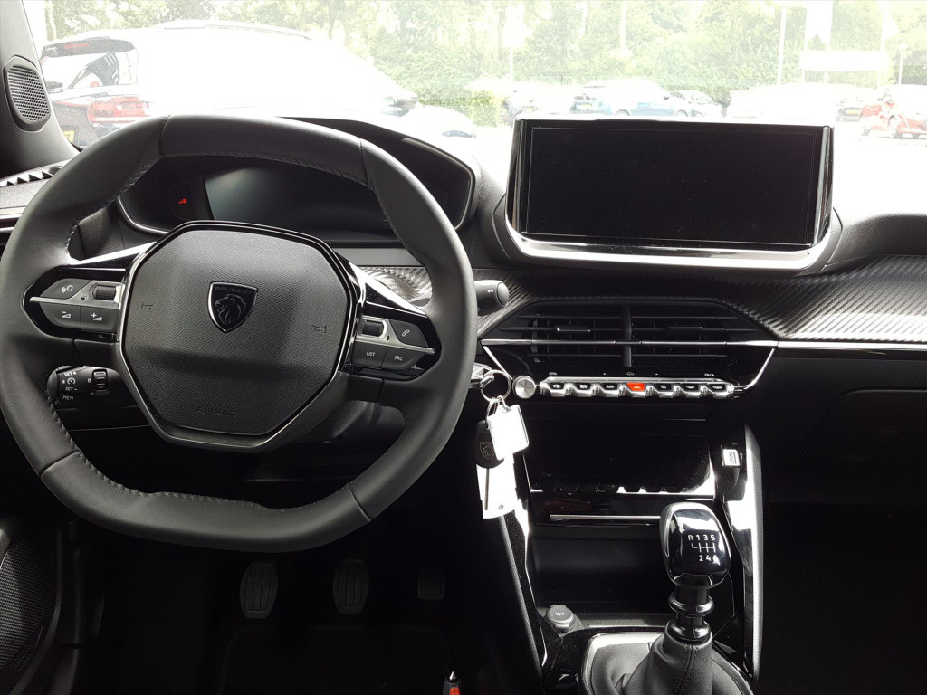 Peugeot 2008 allure 1.2 puretech 100pk navigatie | achteruitrijcamera | app