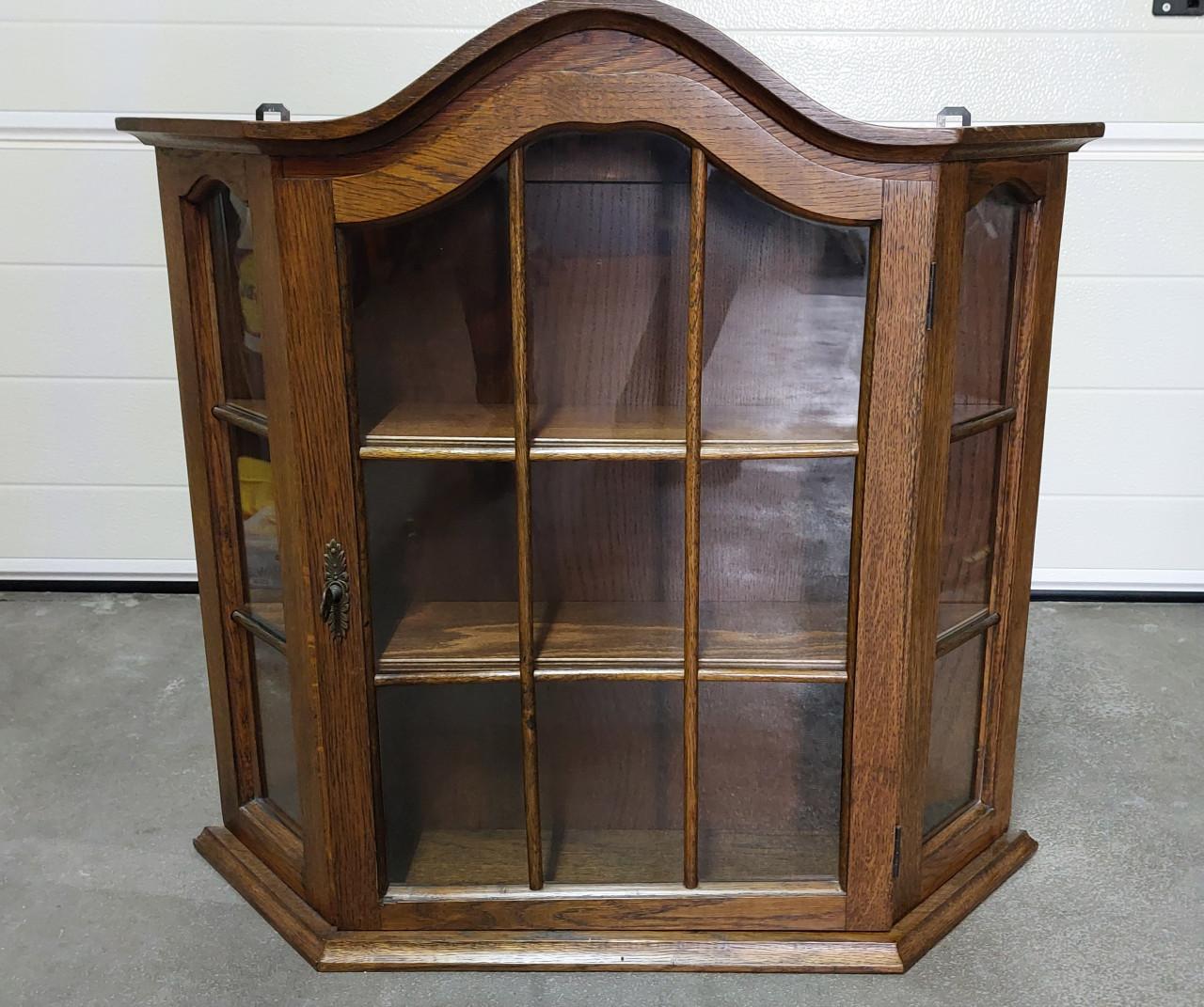 Vitrinekastje donker eiken