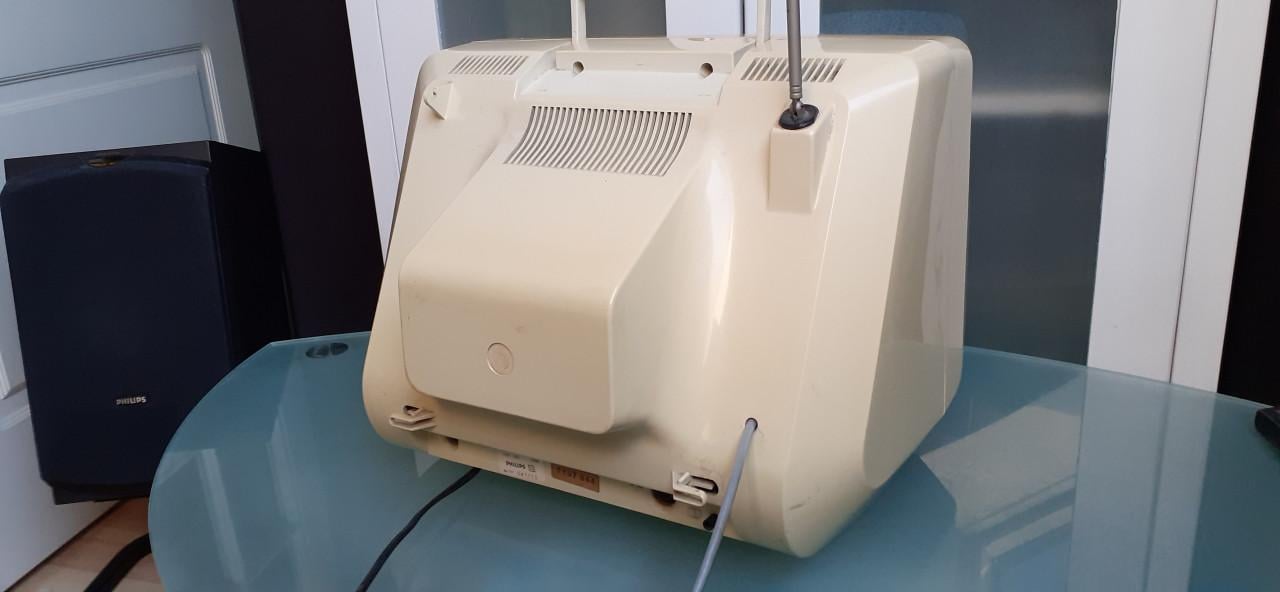Vintage draagbare tv philips goed werkend