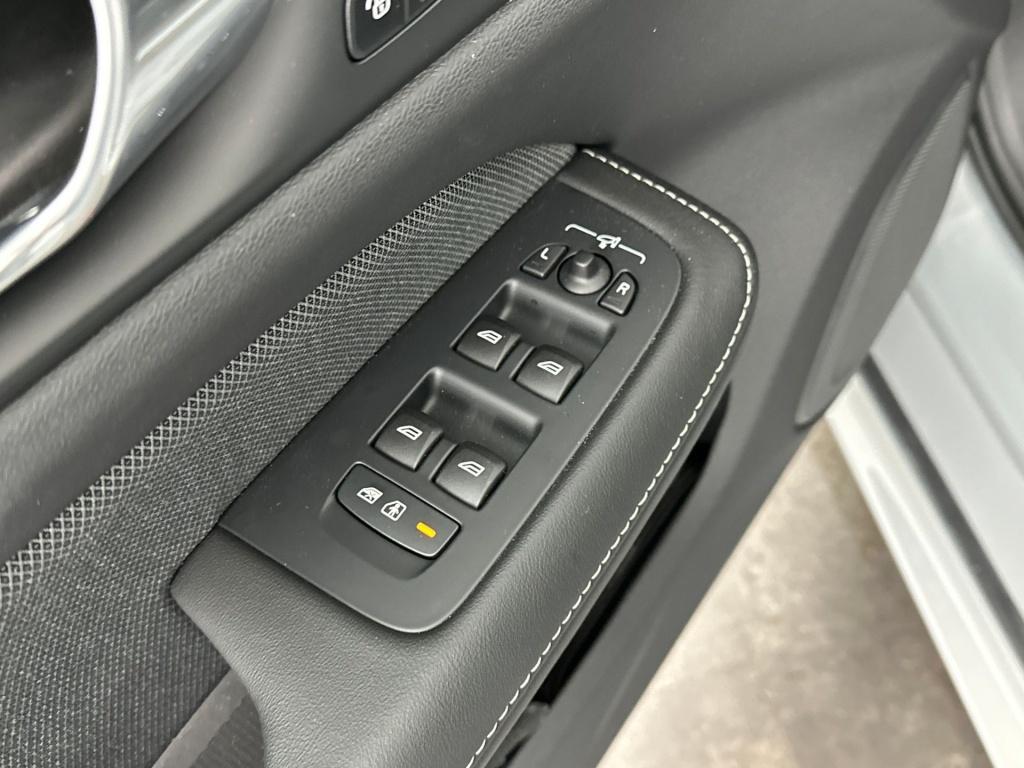 Volvo V60 t8 455pk recharge ultra dark| panodak| 360camera| stylingpack| a