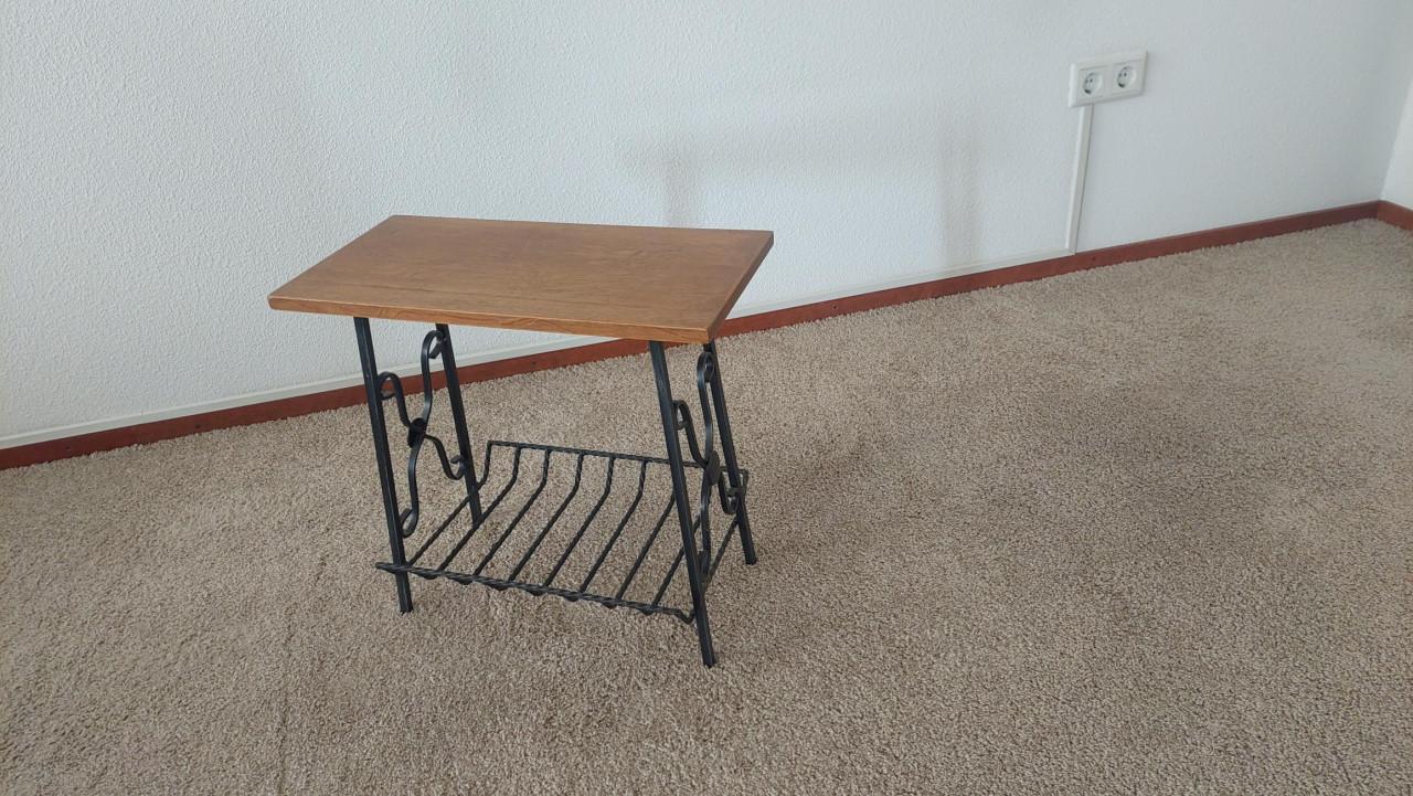 Vintage Bijzettafeltje met Lectuurbak / Krantenbak