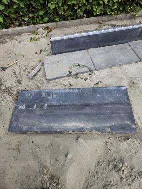 Gratis!!   Opsluitbanden donker grijs. 12 stuks