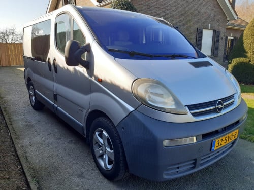Vivaro kampeerbus