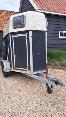 Paardentrailer, merk Sluis, 2-paards