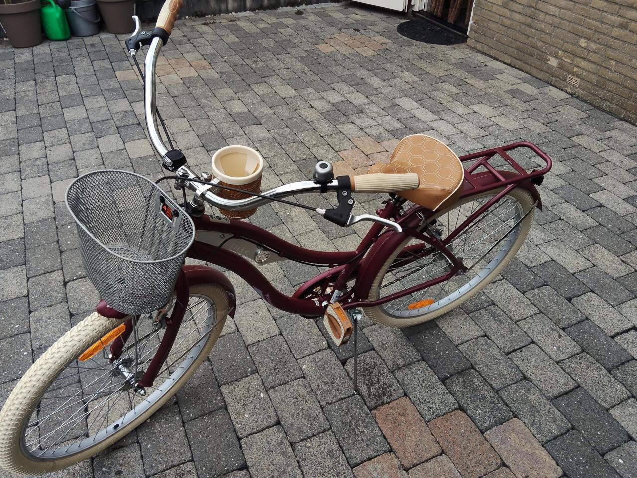 Te koop z.g.a.n. 26 inch meisjes/dames fiets