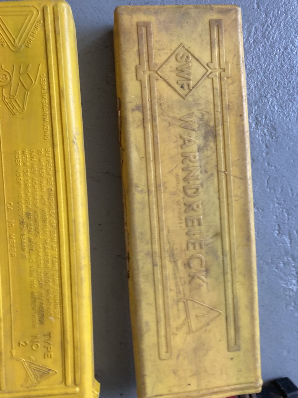 2 x Vintage gevarendriehoek en nieuwe veiligheidshamer