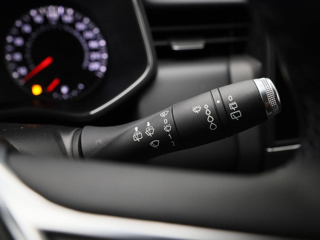 Renault Clio 1.0 tce zen | lage km stand! | navigatie | apple carplay / and