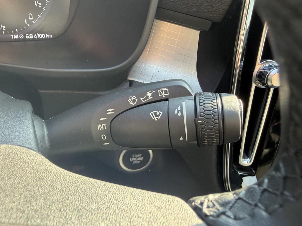 Volvo XC40 1.5 t4 plug-in hybrid plus dark