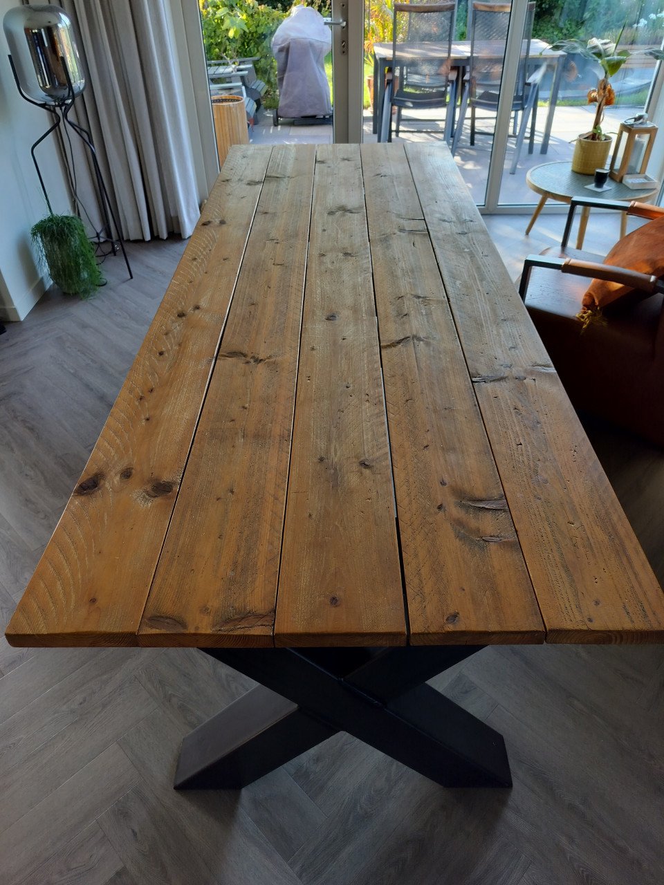 Eettafel met stalen x-poten 240x90x76cm