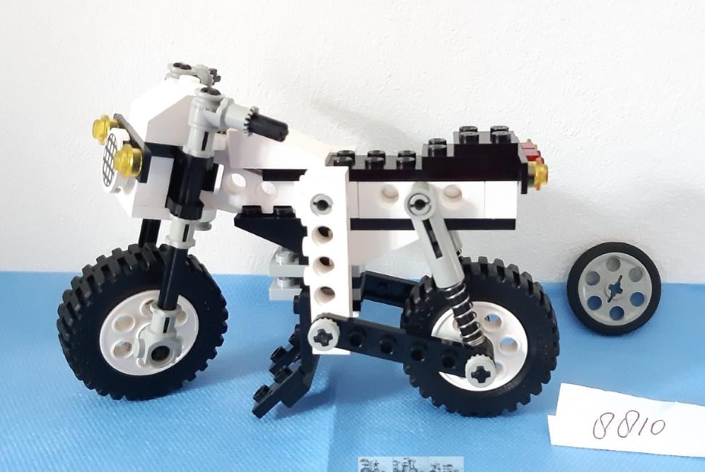 Lego Technic 8810:  Cafe Racer