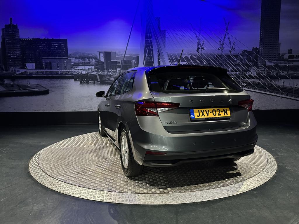 Skoda Fabia 1.0 tsi business edition *camera*pdc*winterpack*app*navi*