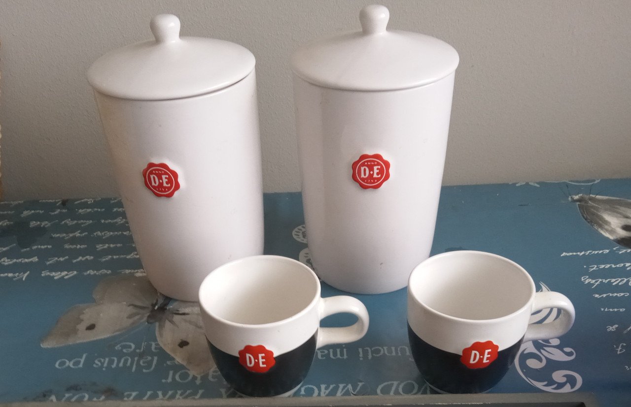 2 mooie Douwe Egberts potten met kopjes
