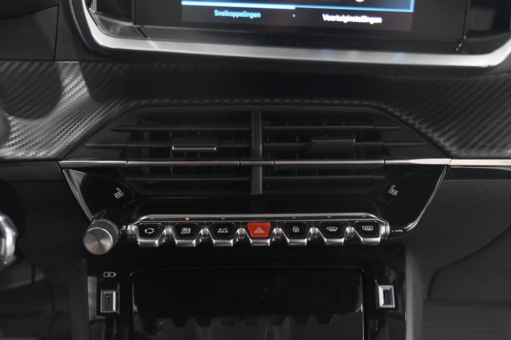 Peugeot 208 puretech 100 eat8 allure pack | camera | apple carplay | parkee