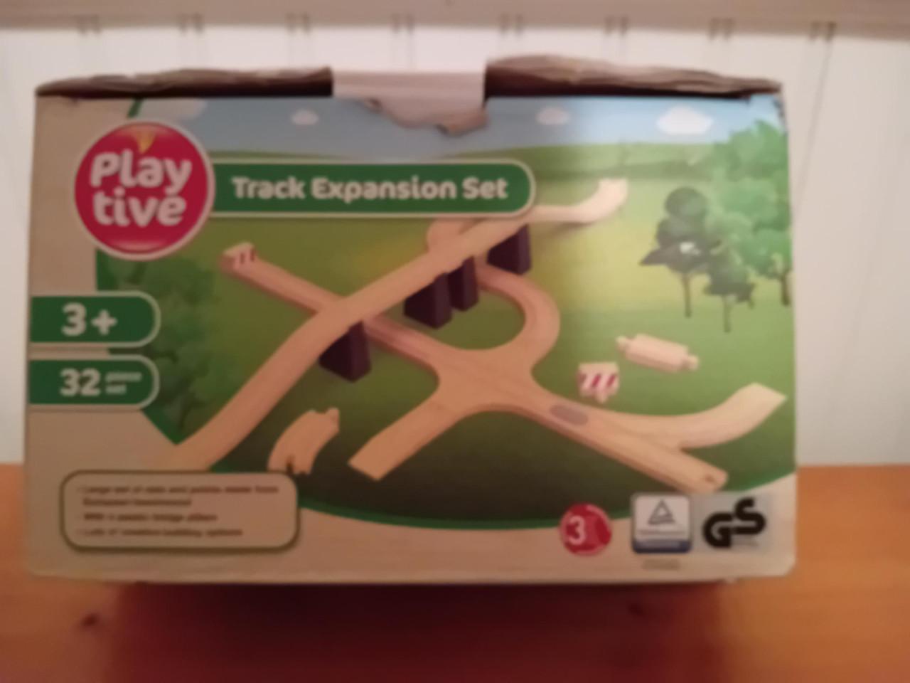 Houten rails/ weg met trein en heel veel extra's