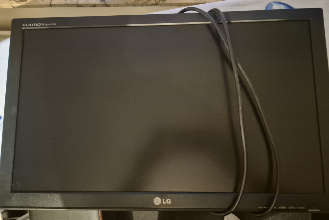 LG Flatron W2442PA 24 inch Monitor