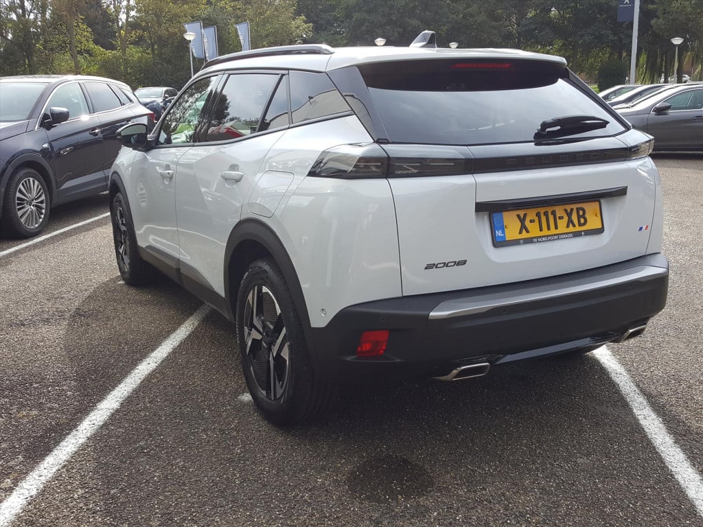 Peugeot 2008 1.2 puretech 130pk allure | navi | bt | applecarplay&androidau