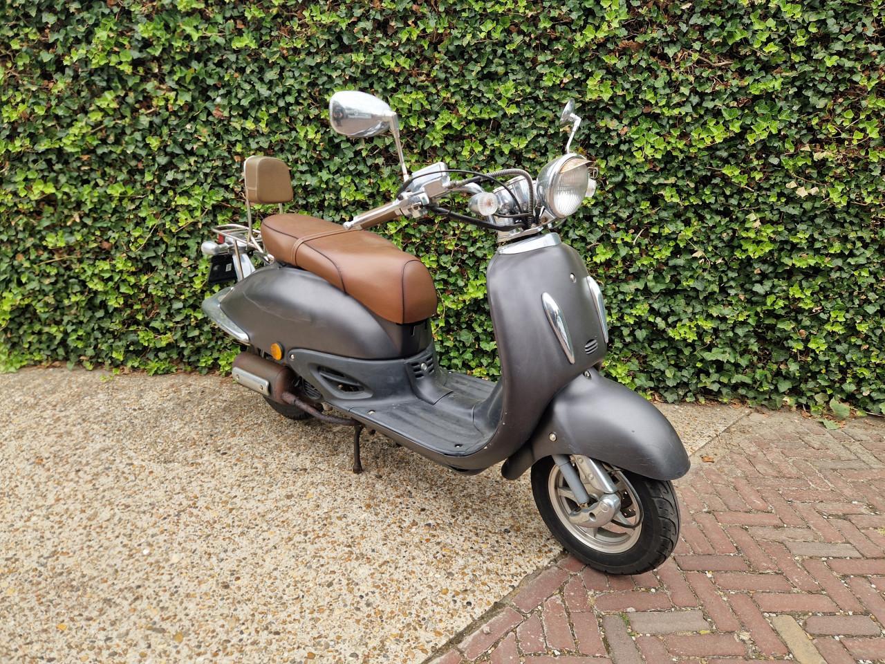 Leuke retro scooter