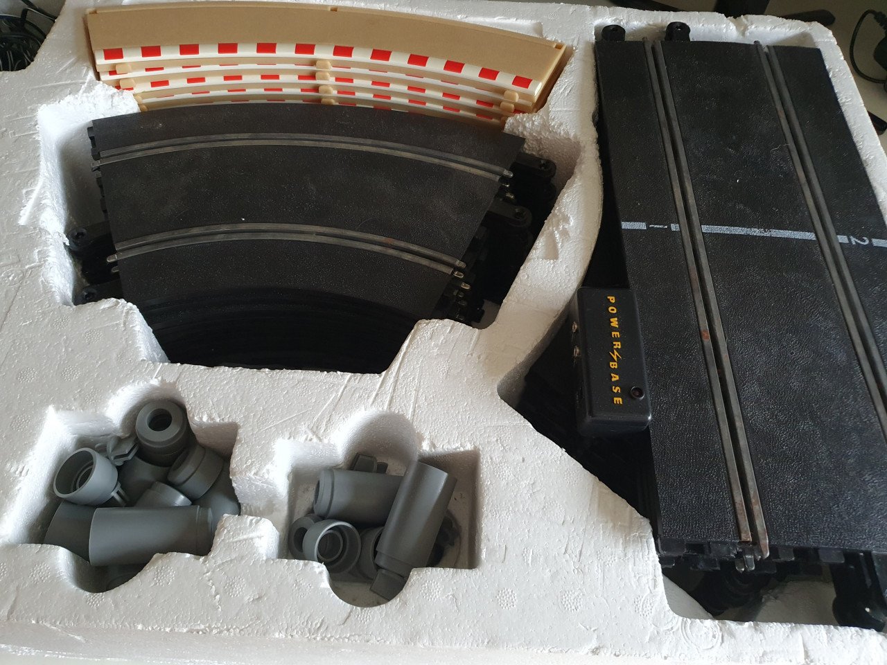 Scalextric Le Mans 24hr racebaan met 2x Mercedes CLK GT1