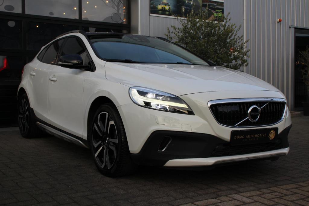 Volvo V40 cross country 2.0 t5 awd summum h&k - full options - panoramadak 