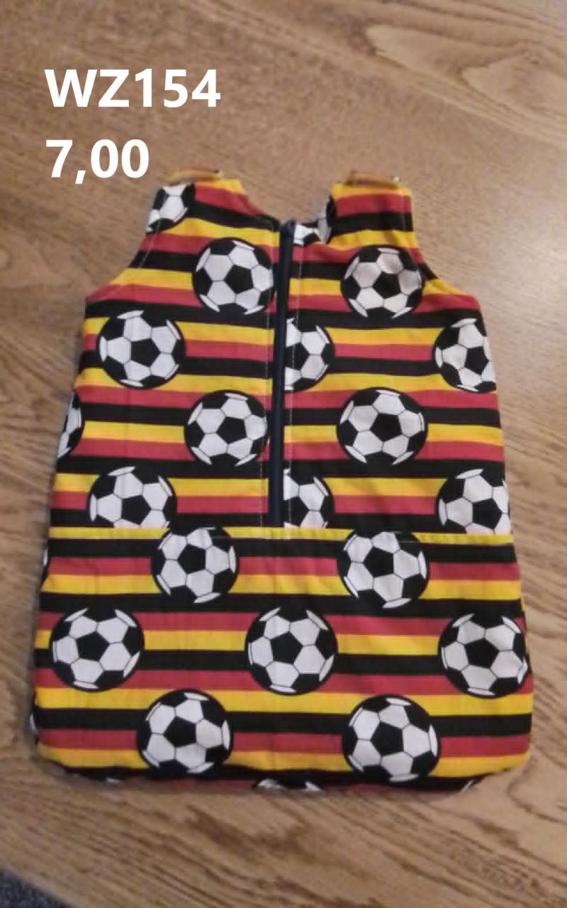 Poppenkleertjes baby born. Slaapzak. Opbrengst KiKa.