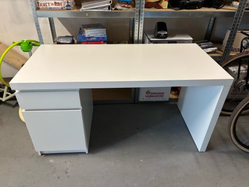 Bureau wit IKEA Malm
