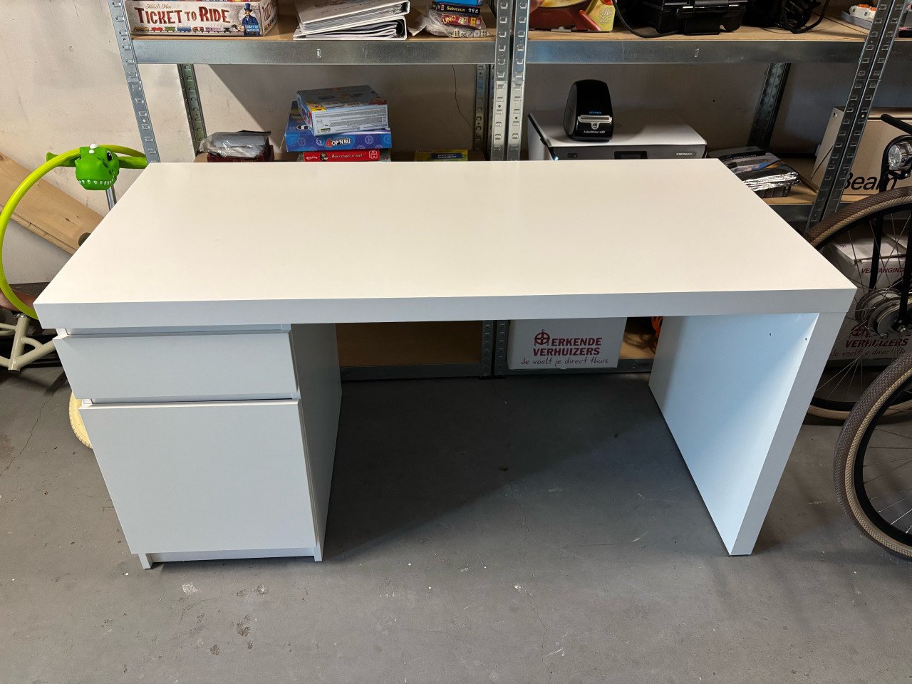 Bureau wit IKEA Malm