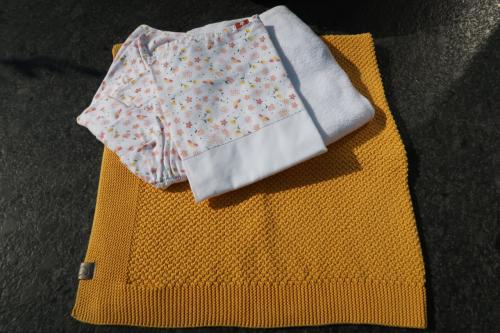 Zonnig setje voor wieg of kinderwagen alles samen voor €10,00