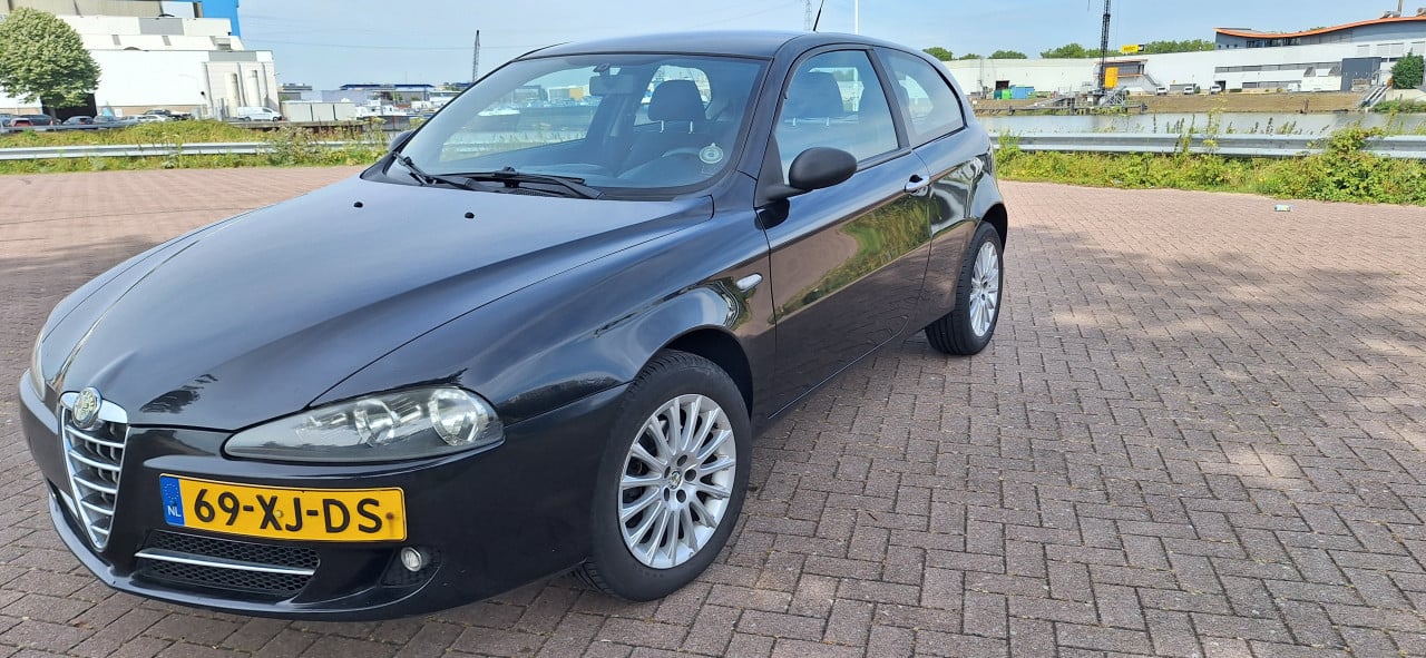 Alfa Romeo 147 2.0 ts 3 deurs, airconditioning,cruisecontrol