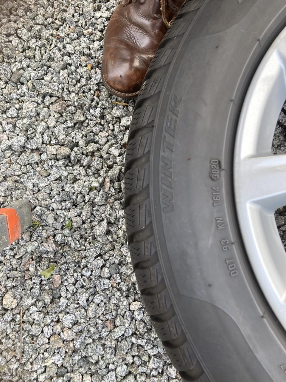 4 Winterbanden met velgen 205/60/R17 BMW X1