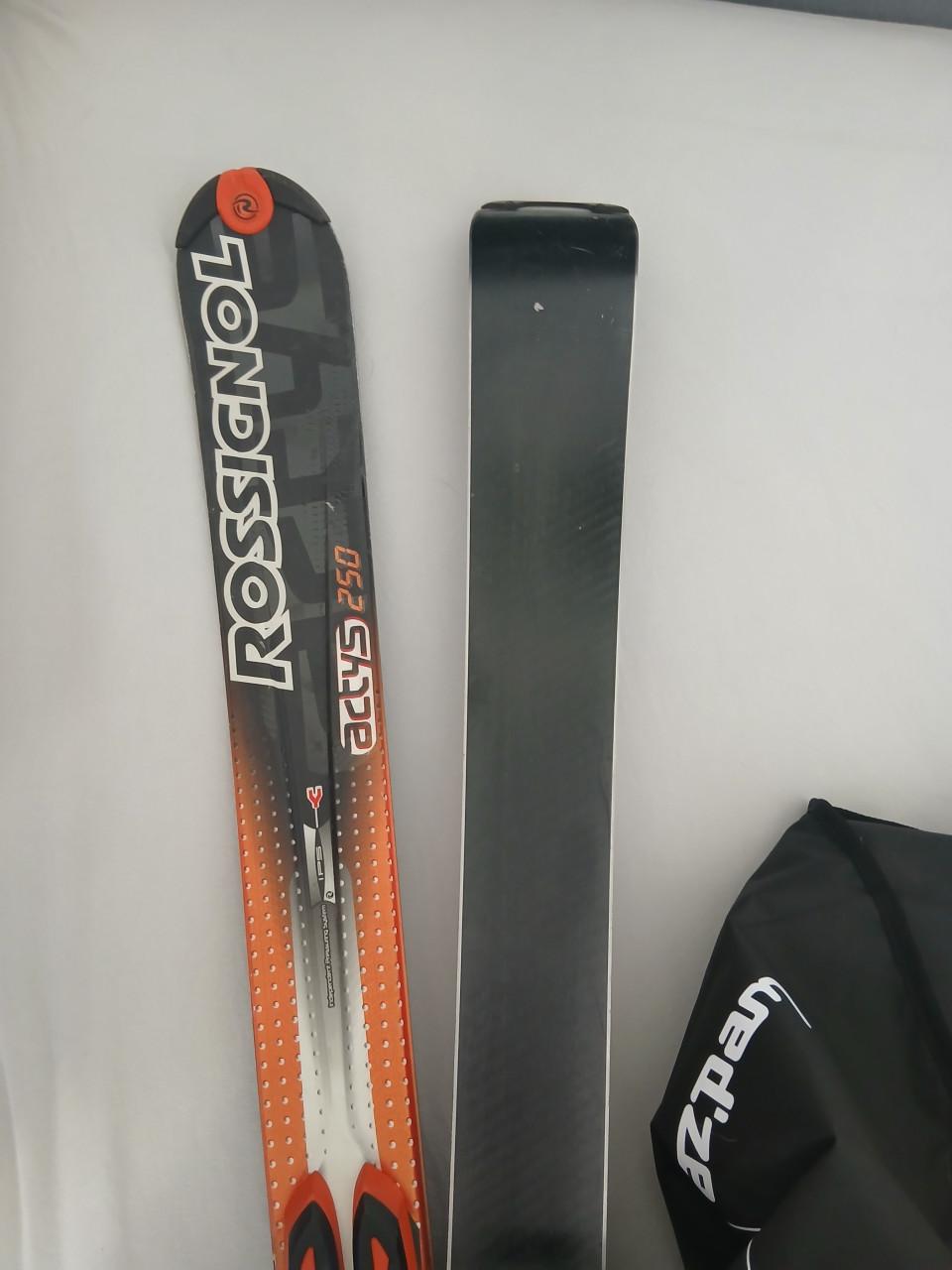 Ski's Rossignol 1.62, geslepen, stokken,