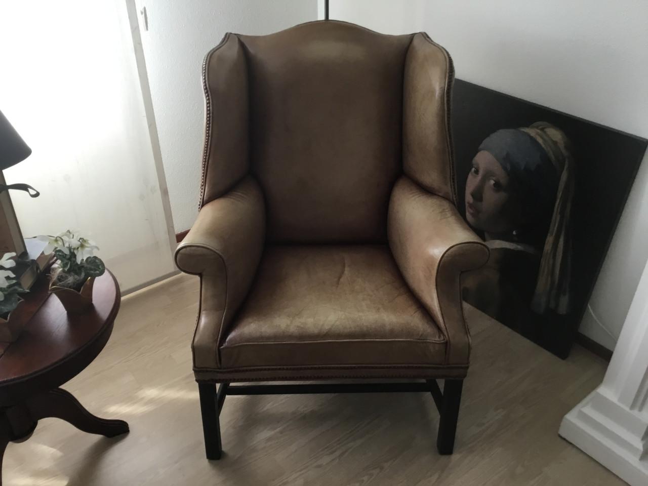 2 stuks, Leren Oorfaiteuils/ beige /bruin. Stevige zit