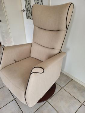Prominent draai/ lig fauteuil slechts € 40