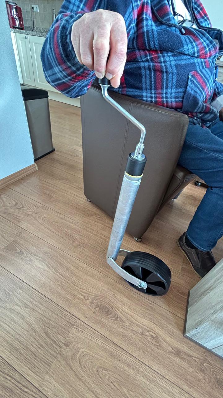 Nieuw neuswiel met ingebouwde weger