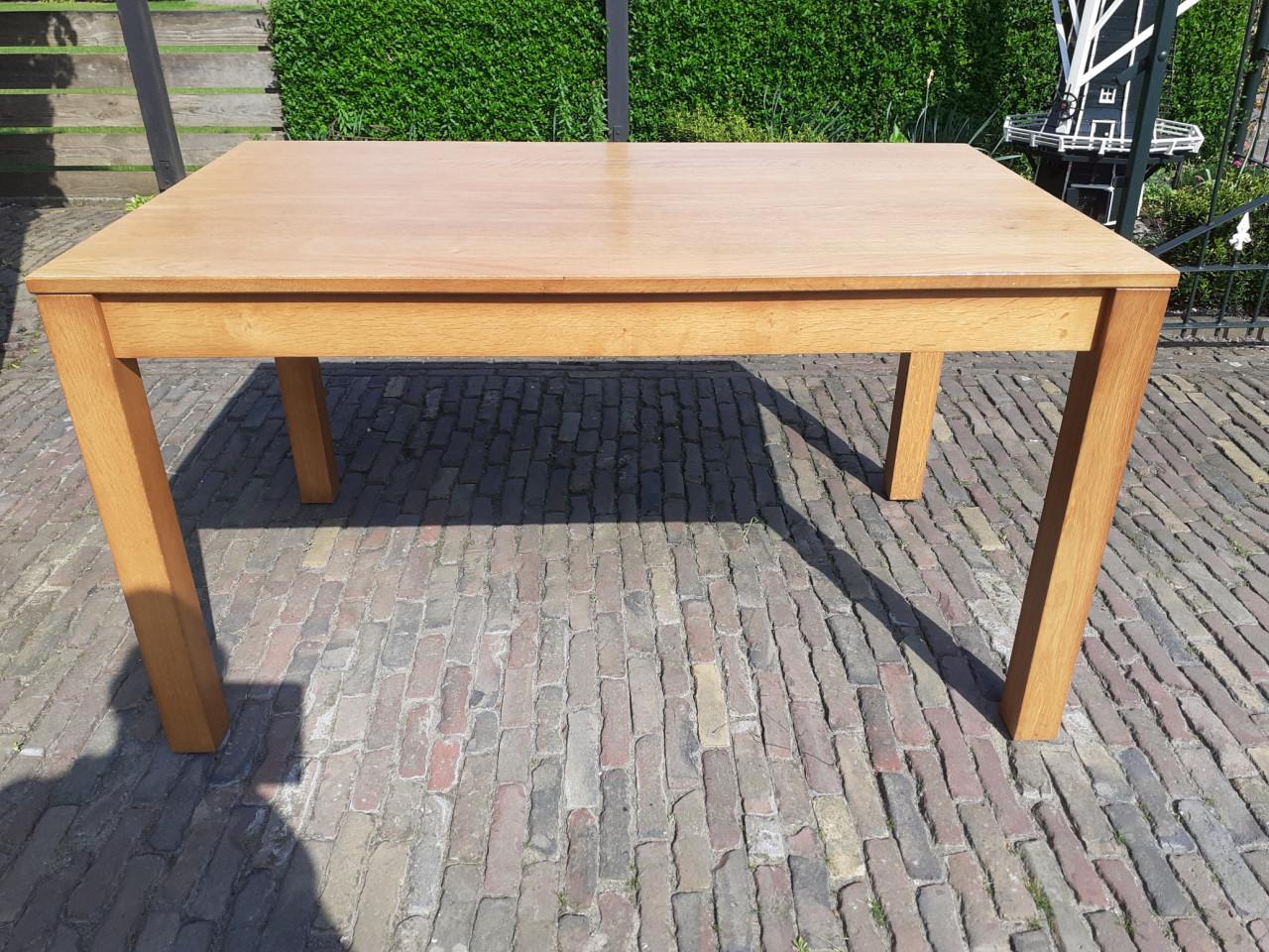 Eikenhouten tafel