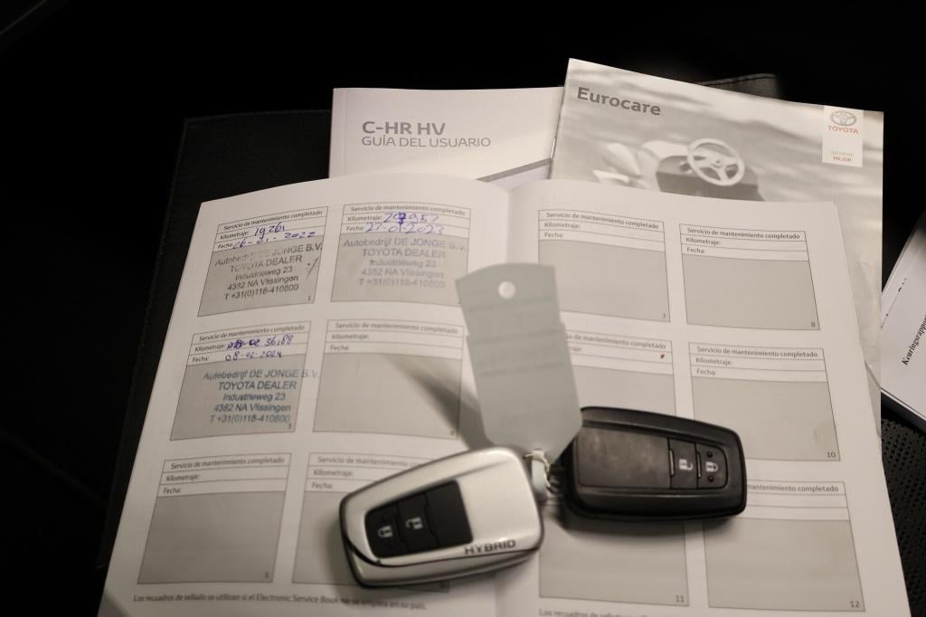 Toyota C-hr 2.0 hybrid bi-tone