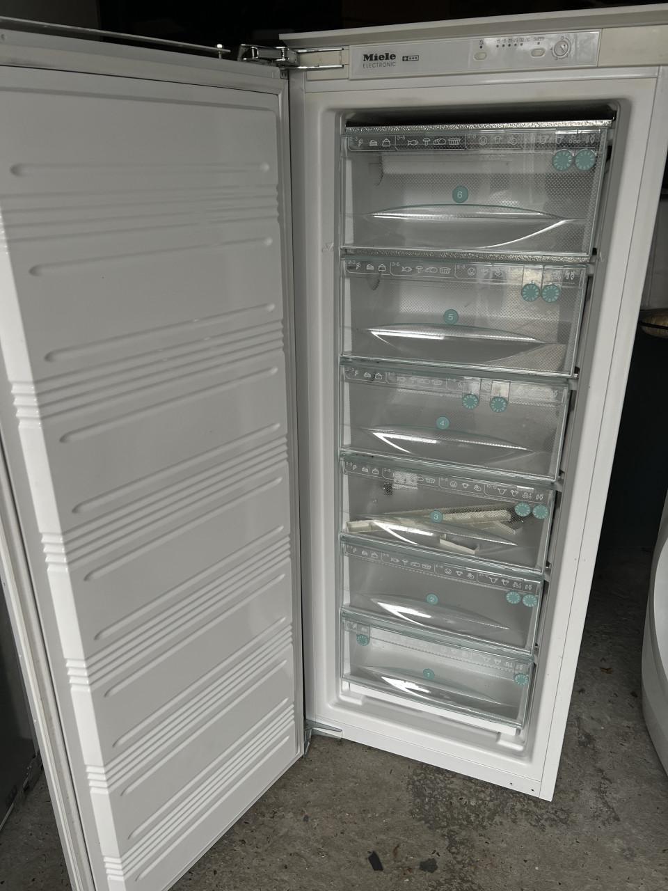 Miele inbouw/losstaande vrieskast 140 x 55 cm. 183 liter A+ vriezer