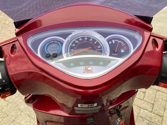 ZEER MOOIE KYMCO PEOPLE S 45 KM BROMSCOOTER MET SLECHTS 2568 KM !!