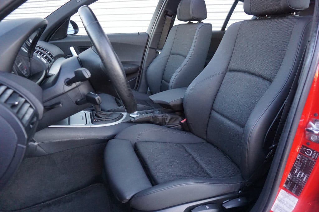 BMW 1 Serie 120i executive automaat - climate / navi / pano / cruise / park