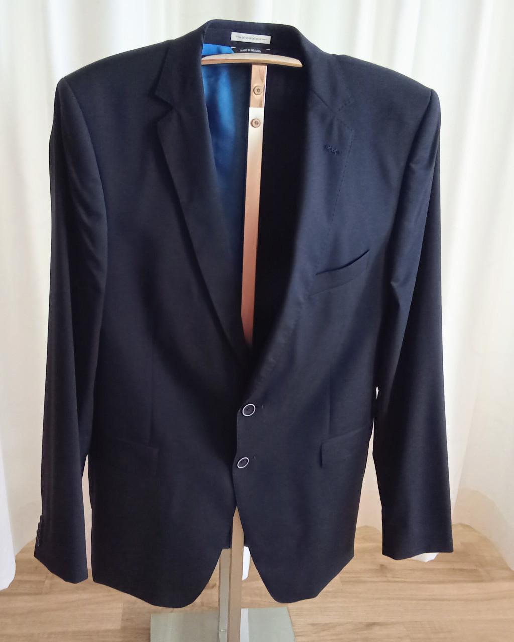 Prachtig blauw kostuum merk Van Gils Maat 40L/110 is 56 100% scheerwol