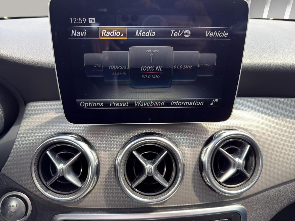 Mercedes-Benz Gla-klasse 180 premium | pano | leder sportstoelen | camera |