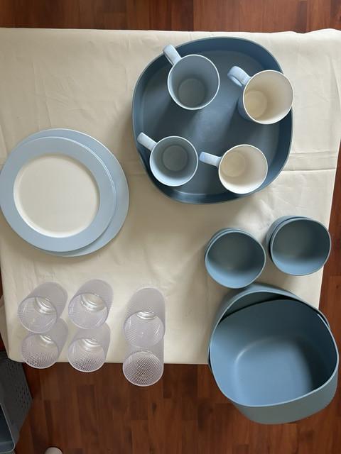Servies blauw en 6 glazen