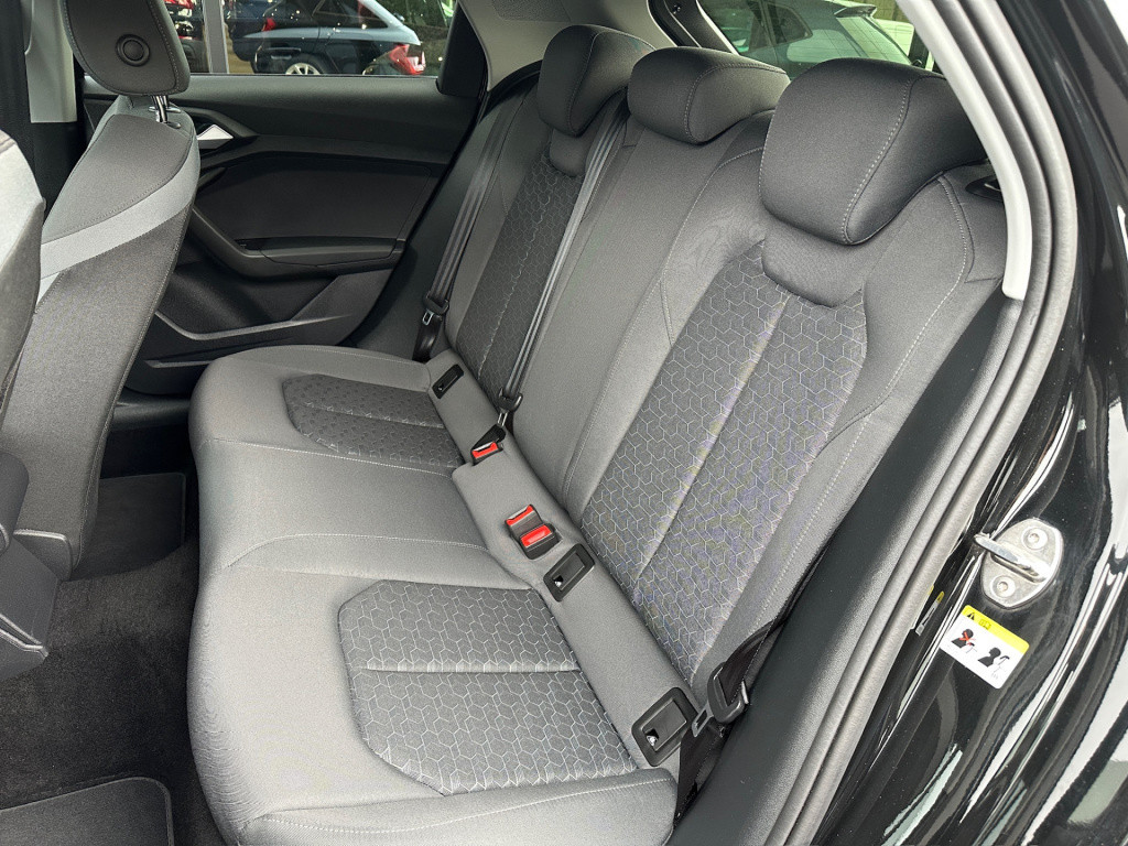Audi A1 allstreet 30 tfsi 110pk s-tronic business edition | led | camera | 