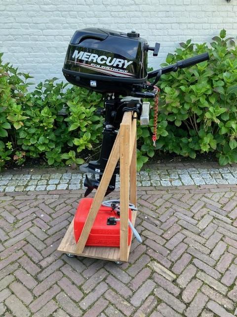 Te koop nette buitenboordmotor Mercury 6 pk