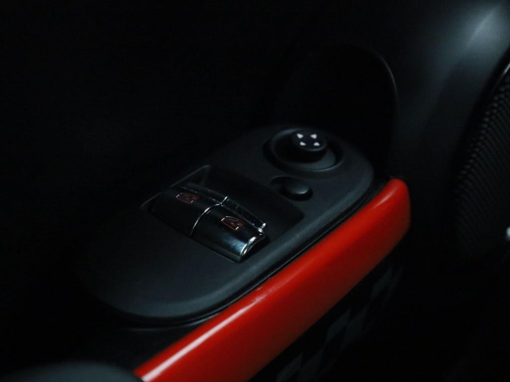 Mini Cooper mini 1.5 | lmv | parkeer sensoren | navigatie | airco | cruise 