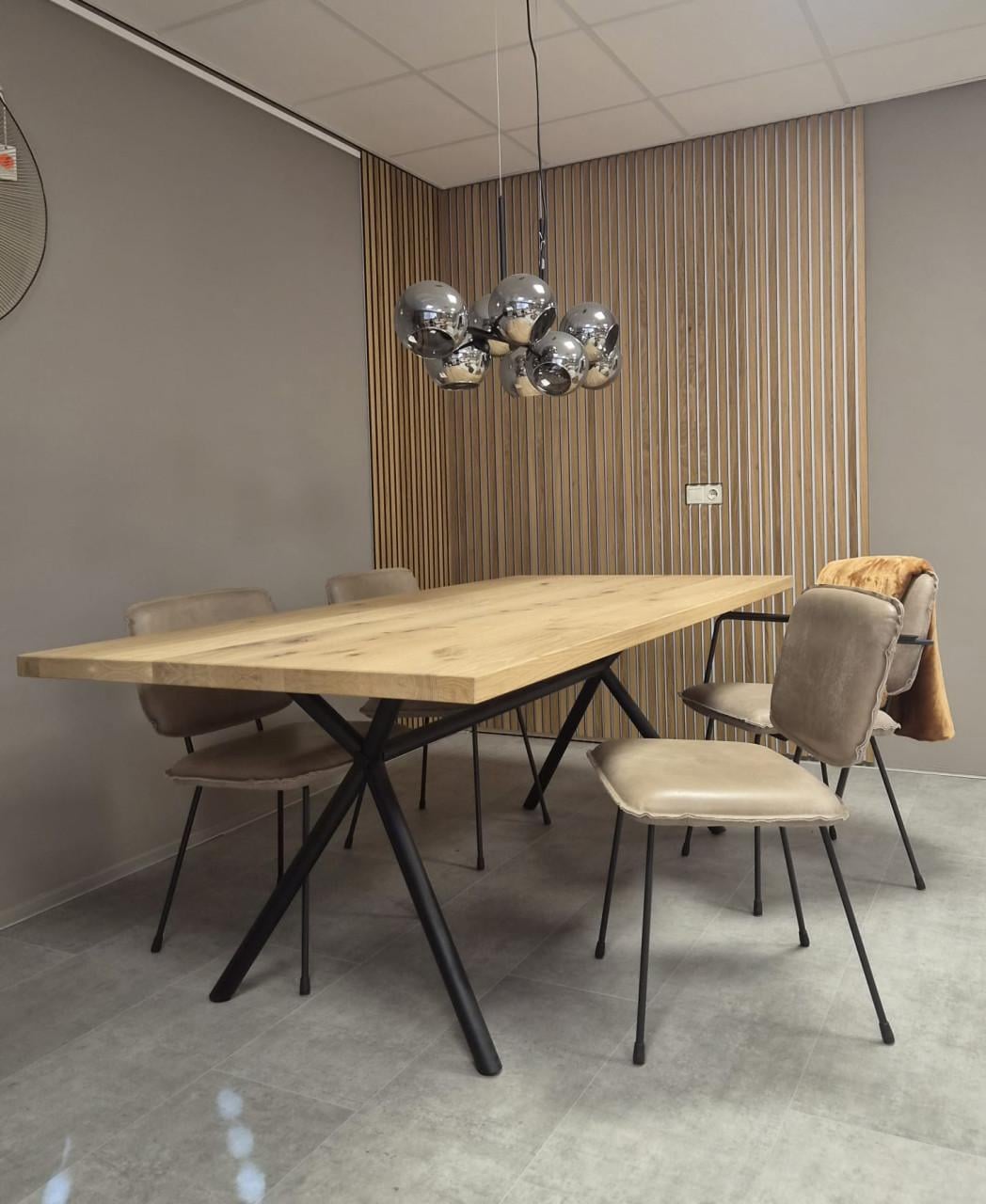 Eettafel eiken, nu als showmodel afgeprijsd