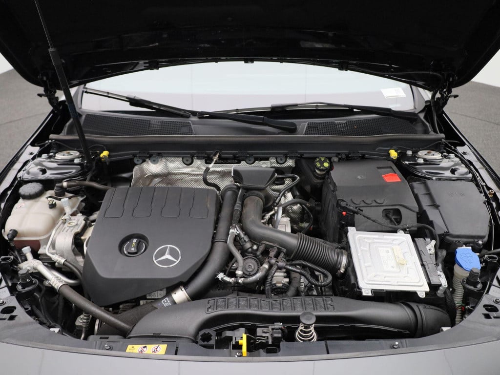Mercedes-Benz Cla shooting brake 180 business solution amg | automaat | nav