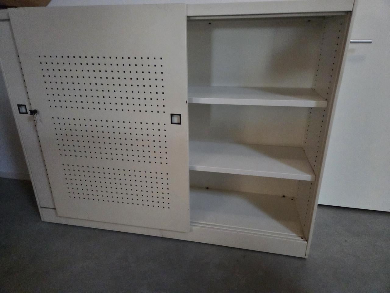Kast met schuifdeuren