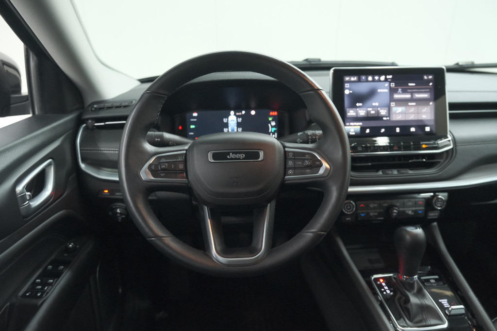 Jeep Compass 4xe 190 plug-in hybrid electric night eagle | camera | apple c