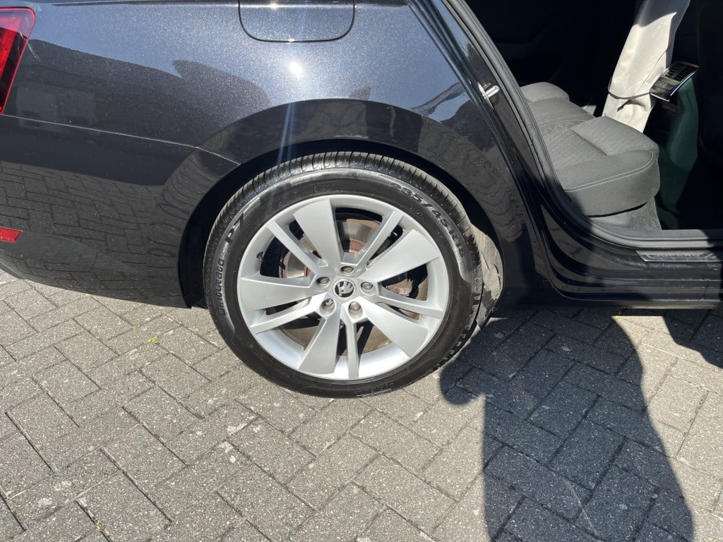 Skoda Superb combi 1.4 tsi act style business