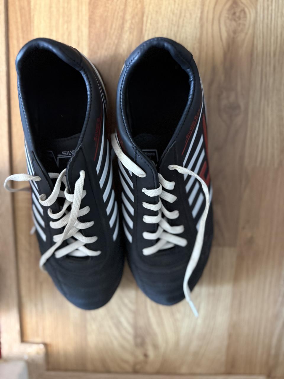 In nieuwe staat voetbal schoenen